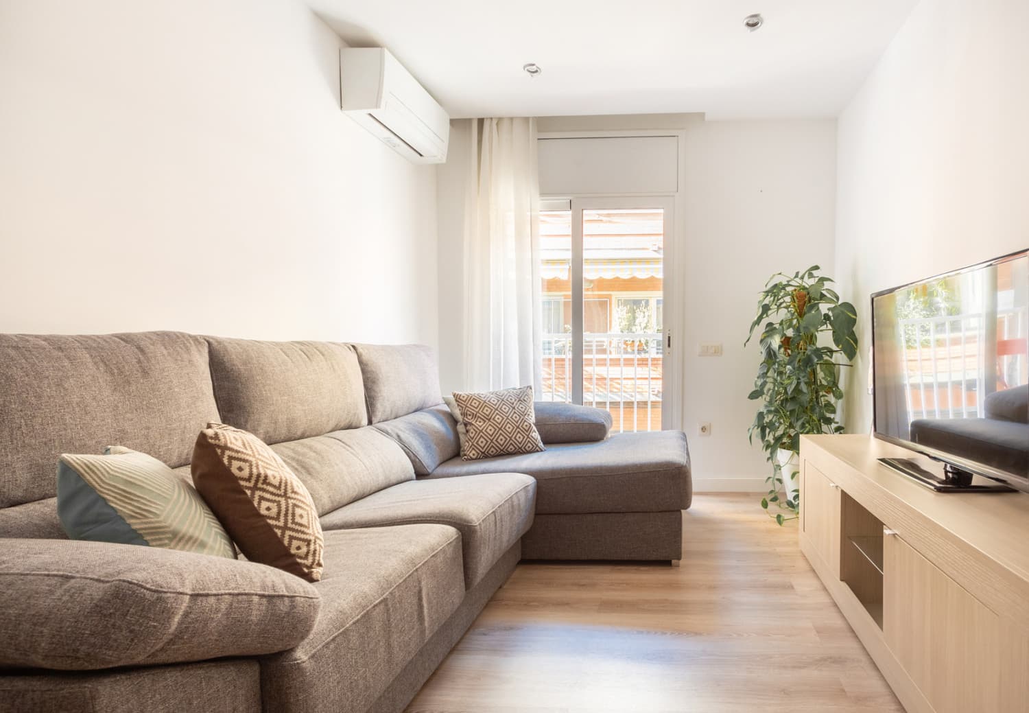 Apartamento moderno por el castillo de Castelldefels. — Apartamento en Castelldefels