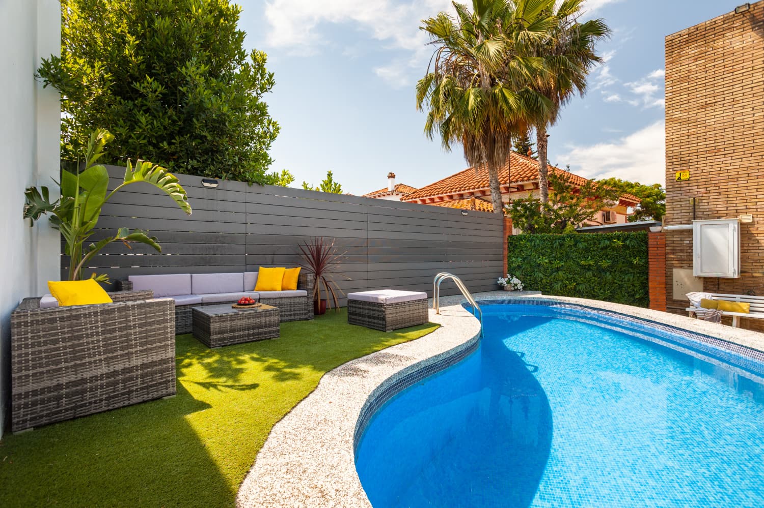 Magnifica casa con piscina en la playa — Apartamento en Castelldefels