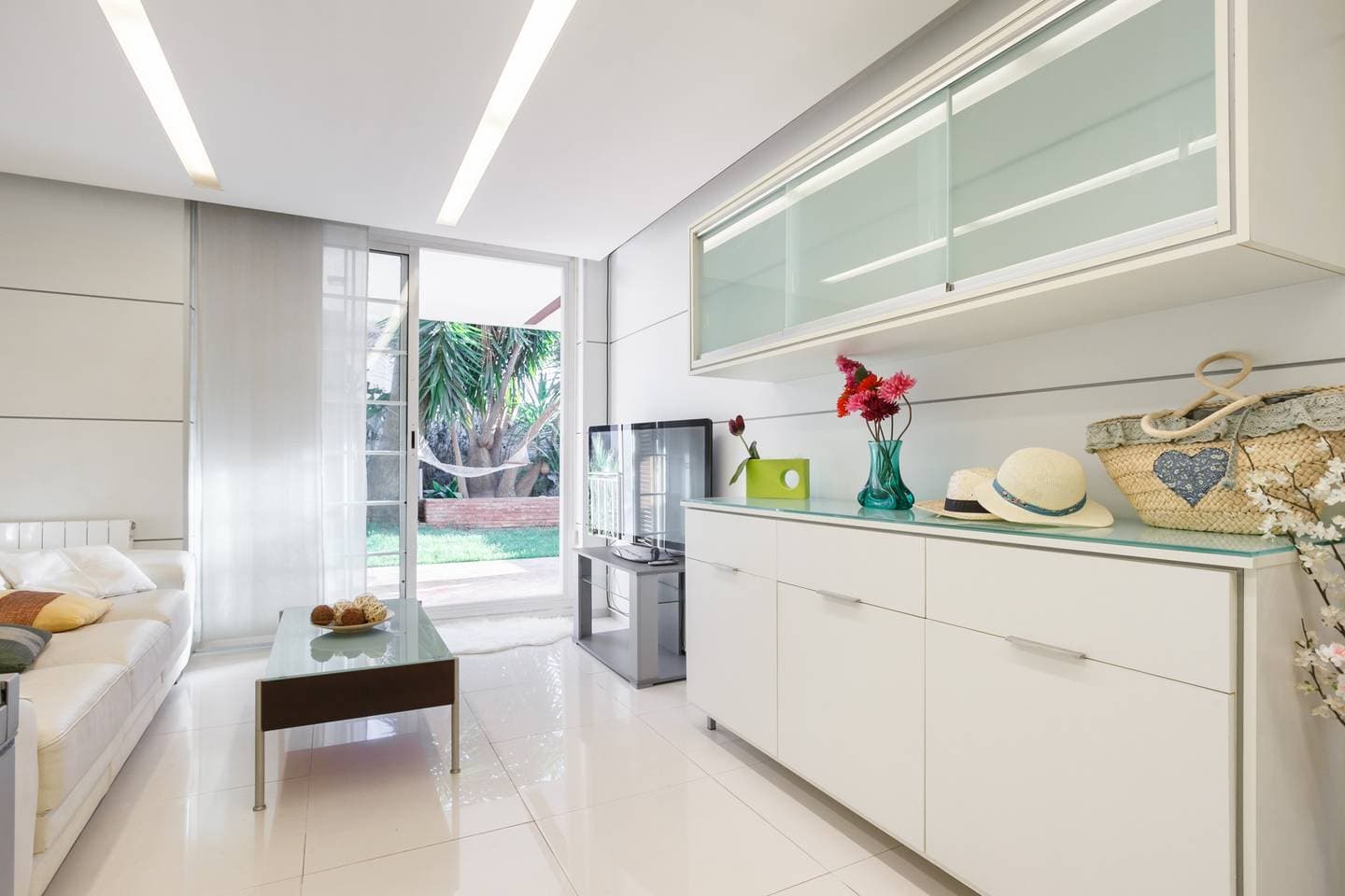 Moderno apartamento y piscina al lado de playa - foto 3